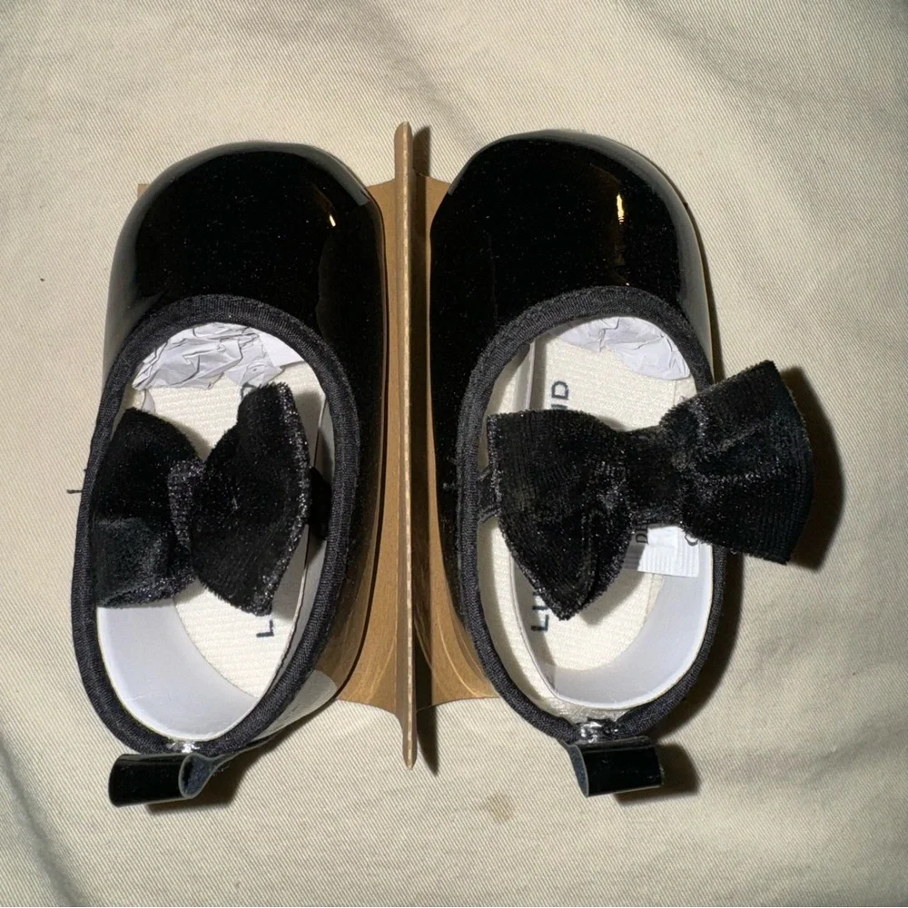 Lucky Brand infant girl 👶🏻 paten leather crib shoes NWT in box great gift 🎁